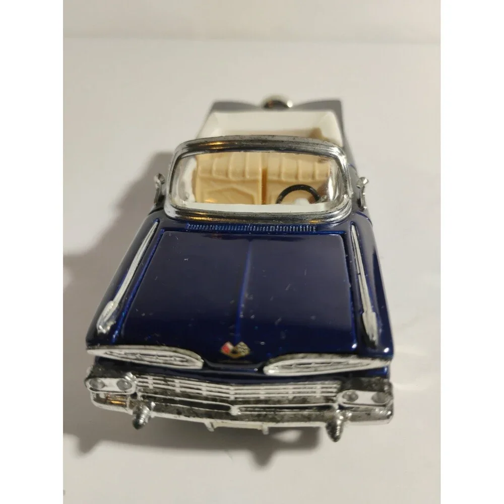 Signature models SS5721 1959 CHEVROLET IMPALA 1:32 Scale Wind Up